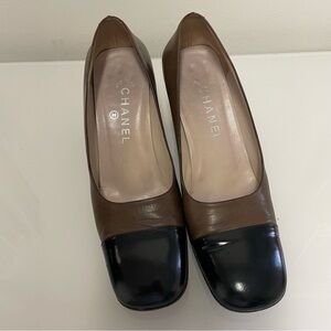 Chanel Women's Brown and Black Leather Shoe 37.5